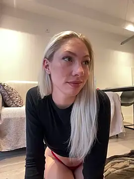 Snapshot of LuisaBecker chatting on 12-26-24, 12:59 LuisaBecker online show from 12-26-24, 12:59