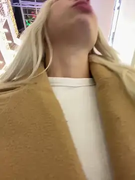 Snapshot of LuisaBecker chatting on 12-29-24, 03:46 LuisaBecker online show from 12-29-24, 03:46