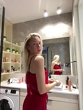 Snapshot of LuisaBecker chatting on 01-14-25, 08:31 LuisaBecker online show from 01-14-25, 08:31