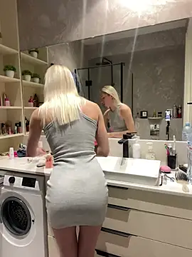 Snapshot of LuisaBecker chatting on 02-27-25, 04:21 LuisaBecker online show from 02-27-25, 04:21