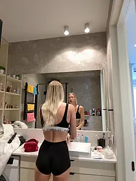 Snapshot of LuisaBecker chatting on 09-09-25, 06:35 LuisaBecker online show from 09-09-25, 06:35