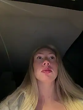 Snapshot of LuisaBecker chatting on 02-02-26, 08:18 LuisaBecker online show from 02-02-26, 08:18