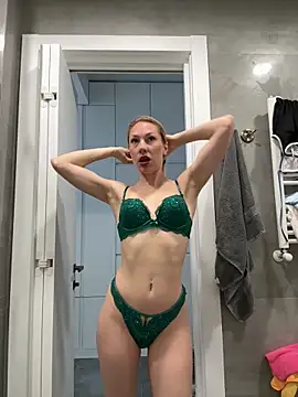 Snapshot of LuisaBecker chatting on 04-05-26, 08:22 LuisaBecker online show from 04-05-26, 08:22