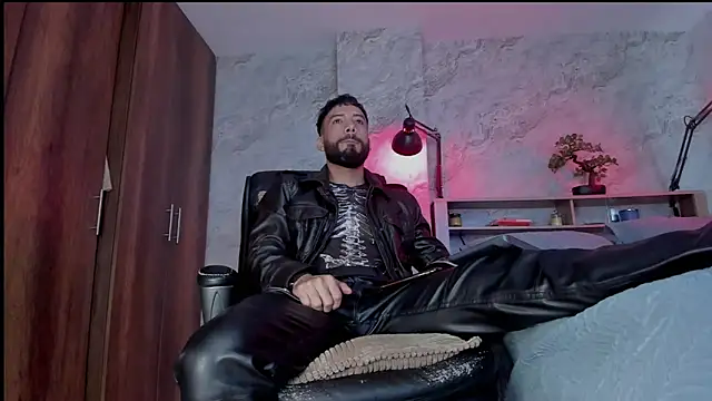 Snapshot of bruno_woods chatting on 10-28-25, 01:36 bruno woods online show from 10-28-25, 01:36