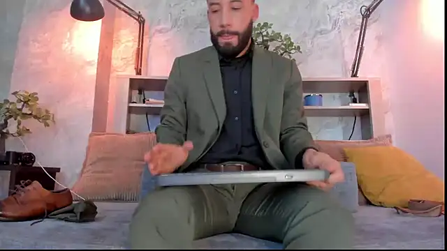 Snapshot of bruno_woods chatting on 12-15-25, 04:22 bruno woods online show from 12-15-25, 04:22