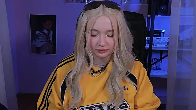 carolina elf online show from 10-25-25, 05:15