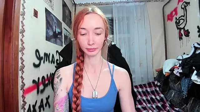 Snapshot of Roxy_Silver chatting on 12-17-25, 08:59 Roxy Silver online show from 12-17-25, 08:59