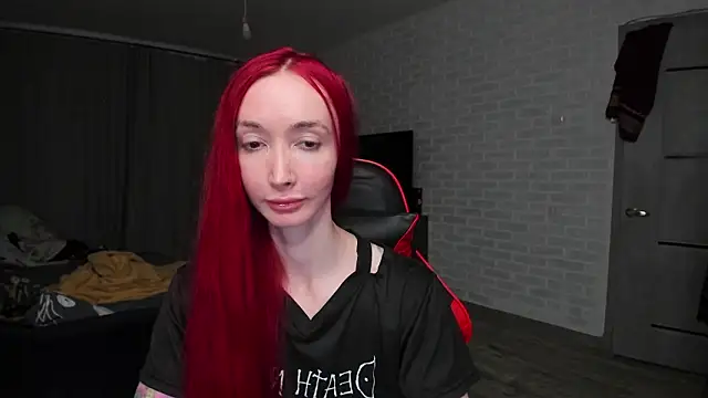 Snapshot of Roxy_Silver chatting on 03-08-26, 03:10 Roxy Silver online show from 03-08-26, 03:10