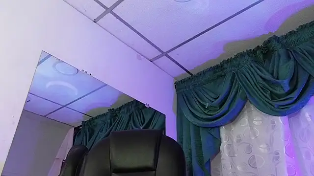 Snapshot of Stuart_Boy_ chatting on 12-24-24, 08:22 Stuart Boy online show from 12-24-24, 08:22