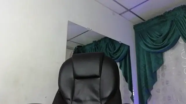 Snapshot of Stuart_Boy_ chatting on 01-09-25, 03:47 Stuart Boy online show from 01-09-25, 03:47
