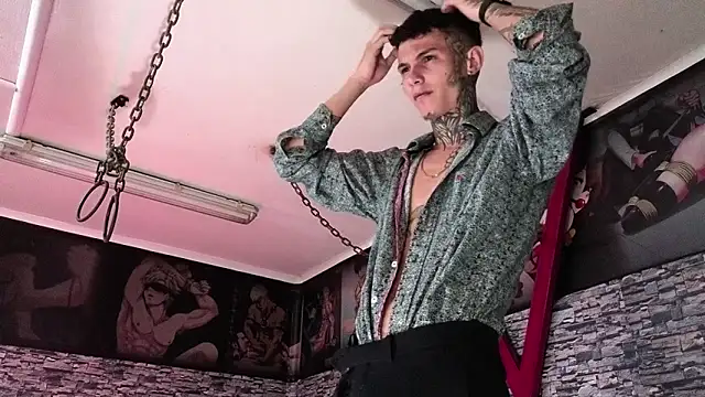 Snapshot of Stuart_Boy_ chatting on 09-21-25, 02:13 Stuart Boy online show from 09-21-25, 02:13