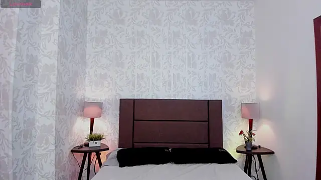 xenia golden online show from 11-08-25, 01:44