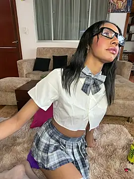 Snapshot of xenia_golden chatting on 07-27-26, 02:13 xenia golden online show from 07-27-26, 02:13
