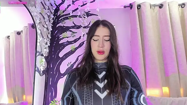  AlejaCruz  online show from 11-13-25, 06:40