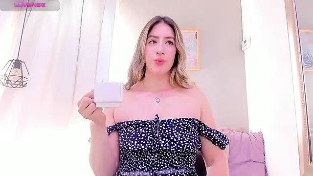  AlejaCruz  online show from 04-24-26, 08:00