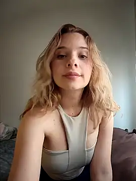 Snapshot of Sophy_Bunny chatting on 12-04-24, 07:23 Sophy Bunny online show from 12-04-24, 07:23