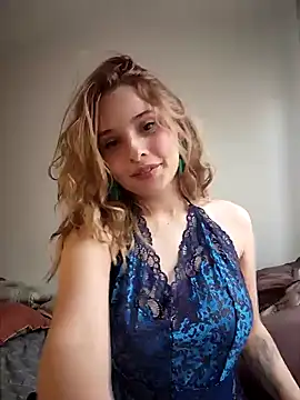 Snapshot of Sophy_Bunny chatting on 12-06-24, 07:23 Sophy Bunny online show from 12-06-24, 07:23