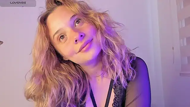 Snapshot of Sophy_Bunny chatting on 12-20-24, 08:12 Sophy Bunny online show from 12-20-24, 08:12