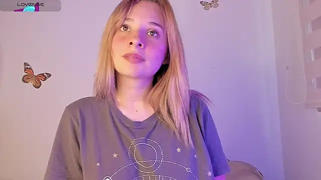 Snapshot of Sophy_Bunny chatting on 12-26-24, 09:04 Sophy Bunny online show from 12-26-24, 09:04