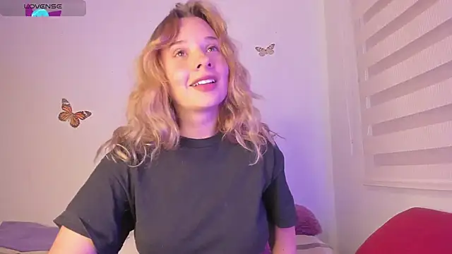 Snapshot of Sophy_Bunny chatting on 01-09-25, 09:58 Sophy Bunny online show from 01-09-25, 09:58