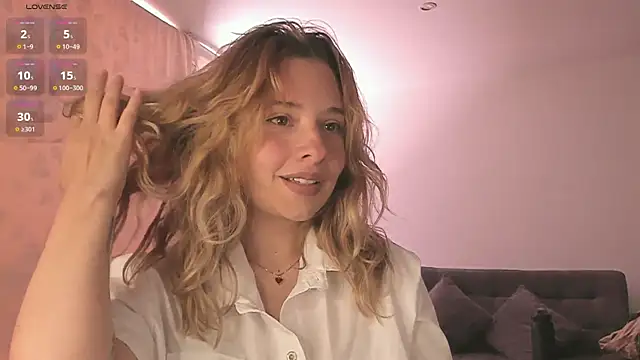 Snapshot of Sophy_Bunny chatting on 01-22-25, 05:49 Sophy Bunny online show from 01-22-25, 05:49