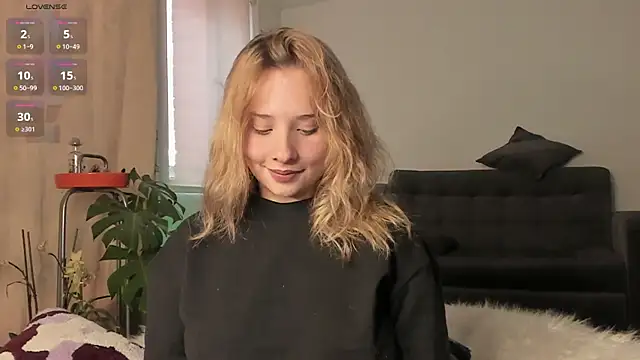 Snapshot of Sophy_Bunny chatting on 01-31-25, 09:59 Sophy Bunny online show from 01-31-25, 09:59