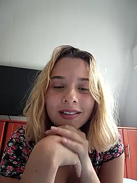 Snapshot of Sophy_Bunny chatting on 09-25-25, 05:27 Sophy Bunny online show from 09-25-25, 05:27