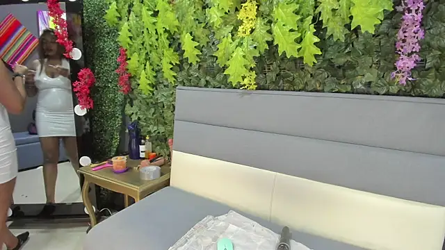 Snapshot of Charlotte__Brown_ chatting on 01-04-25, 11:43 Charlotte Brown online show from 01-04-25, 11:43