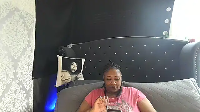 Snapshot of msyvette1970@xh chatting on 01-15-25, 05:15 msyvette1970xh online show from 01-15-25, 05:15