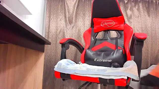 EmmaStward online show from 06-11-26, 07:34