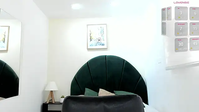  LaraMom  online show from 04-10-26, 07:51