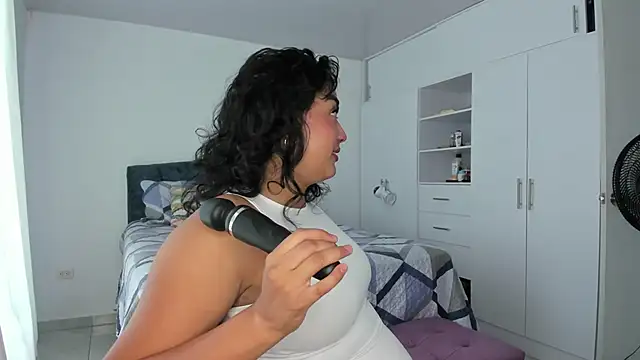 ema saenz online show from 04-11-26, 08:02