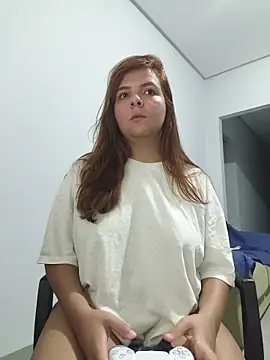 Snapshot of Bruninha_Hot10 chatting on 02-28-26, 05:52 Bruninha Hot10 online show from 02-28-26, 05:52