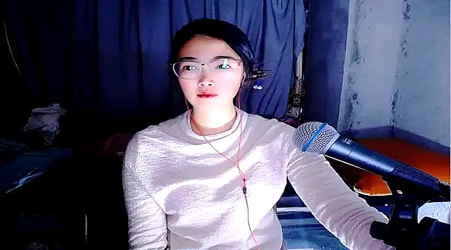 Snapshot of Floor_oo chatting on 02-08-25, 03:10 Floor oo online show from 02-08-25, 03:10