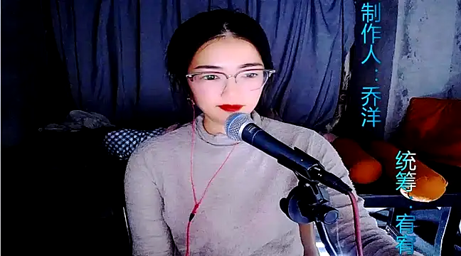 Snapshot of Floor_oo chatting on 02-13-25, 01:26 Floor oo online show from 02-13-25, 01:26