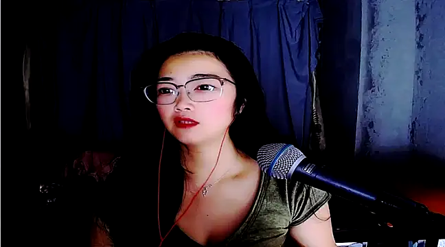 Snapshot of Floor_oo chatting on 02-19-25, 03:05 Floor oo online show from 02-19-25, 03:05