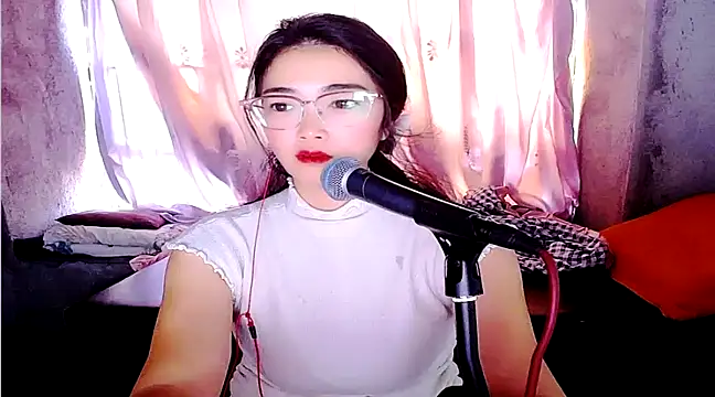 Snapshot of Floor_oo chatting on 02-28-25, 07:37 Floor oo online show from 02-28-25, 07:37