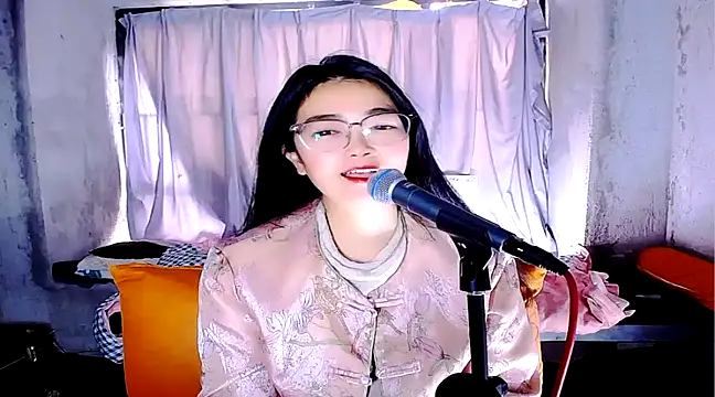 Snapshot of Floor_oo chatting on 03-17-25, 05:45 Floor oo online show from 03-17-25, 05:45