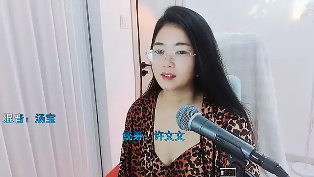 Snapshot of Floor_oo chatting on 09-21-25, 04:19 Floor oo online show from 09-21-25, 04:19