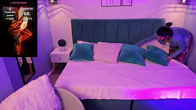 Snapshot of tiffani__love chatting on 02-27-25, 12:34 tiffani love online show from 02-27-25, 12:34