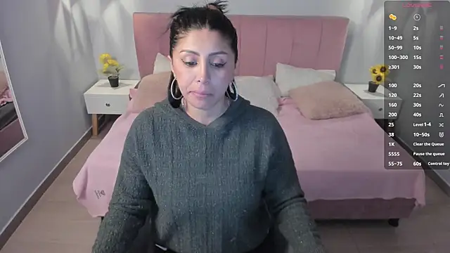 Snapshot of tiffani__love chatting on 03-13-25, 12:35 tiffani love online show from 03-13-25, 12:35