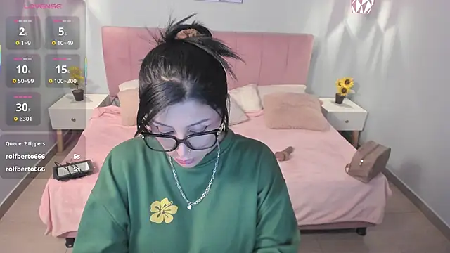 Snapshot of tiffani__love chatting on 03-22-25, 06:03 tiffani love online show from 03-22-25, 06:03