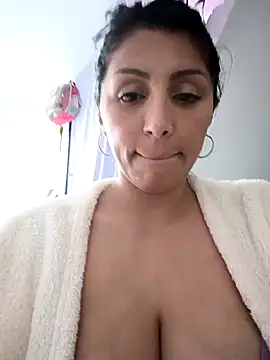 Snapshot of tiffani__love chatting on 11-04-25, 06:18 tiffani love online show from 11-04-25, 06:18