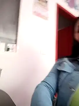 Snapshot of tiffani__love chatting on 11-22-25, 08:30 tiffani love online show from 11-22-25, 08:30