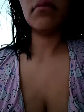 Snapshot of tiffani__love chatting on 02-14-26, 03:31 tiffani love online show from 02-14-26, 03:31