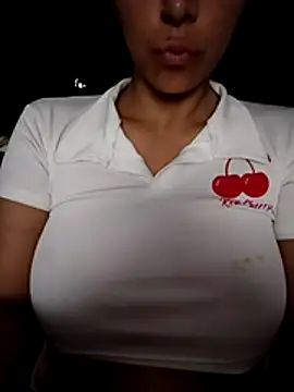 Snapshot of tiffani__love chatting on 02-15-26, 06:54 tiffani love online show from 02-15-26, 06:54