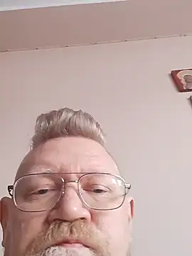 Snapshot of Pol1074 chatting on 04-15-26, 09:16 Pol1074 online show from 04-15-26, 09:16