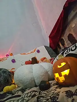 Snapshot of oxitocindi chatting on 10-29-25, 11:39 oxitocindi online show from 10-29-25, 11:39