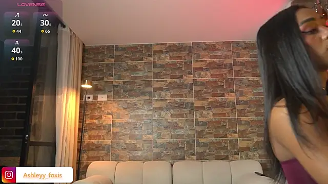 Snapshot of Ashleey_Fox chatting on 11-22-25, 01:37 Ashleey Fox online show from 11-22-25, 01:37