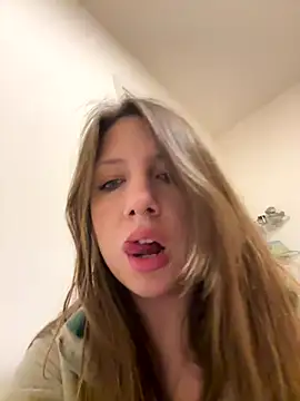 Snapshot of Sashabunny chatting on 12-18-25, 04:57 Sashabunny online show from 12-18-25, 04:57